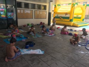 Descansando y desayunando - Campamento La Leala 2017 - Organiza La Ludoteca El Escondite